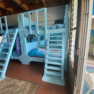 https://kauai-beach-house-hostel-llc.hotelsinhawaii.org